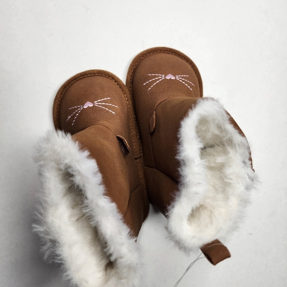 New Carter’s 9-12 months size Cat Booties Boots Tan Cream - Picture 4 of 6